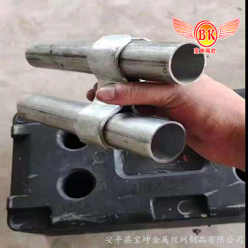 新ued官网:第二轿车制造厂EQ240越野轿车投入生产
